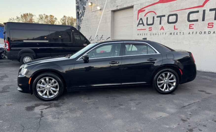 2015 Chrysler 300 Limited photo 3