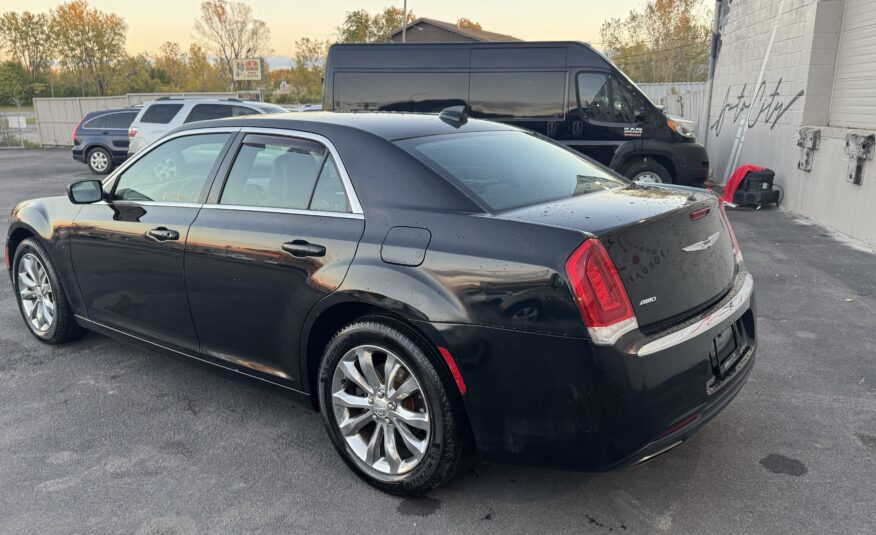 2015 Chrysler 300 Limited photo 4