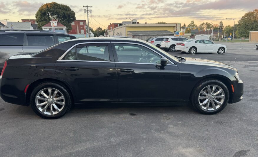 2015 Chrysler 300 Limited photo 7