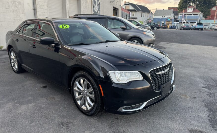 2015 Chrysler 300 Limited photo 8