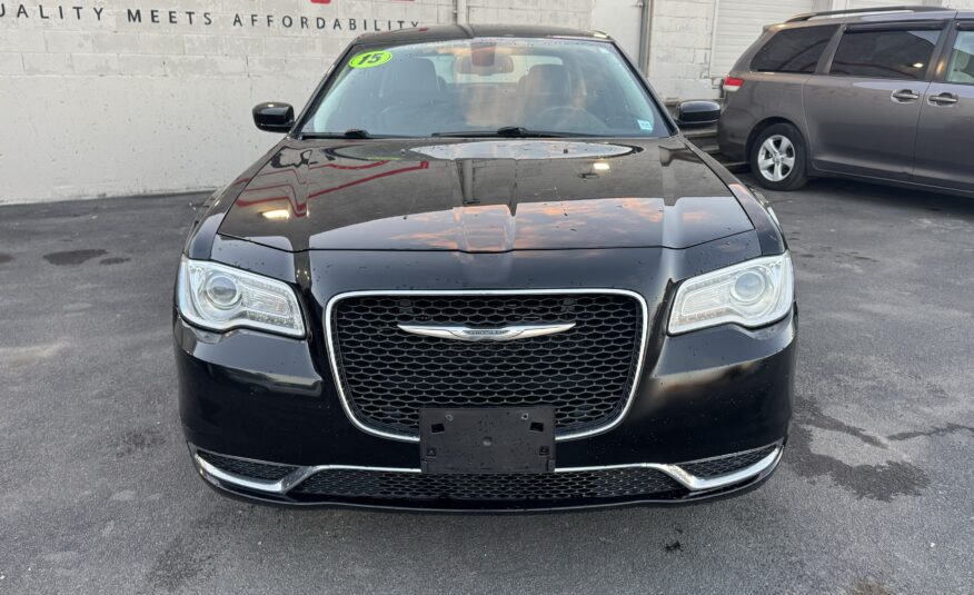 2015 Chrysler 300 Limited photo 9