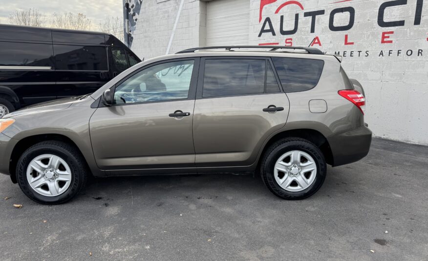 2010 Toyota RAV4 Base photo 3