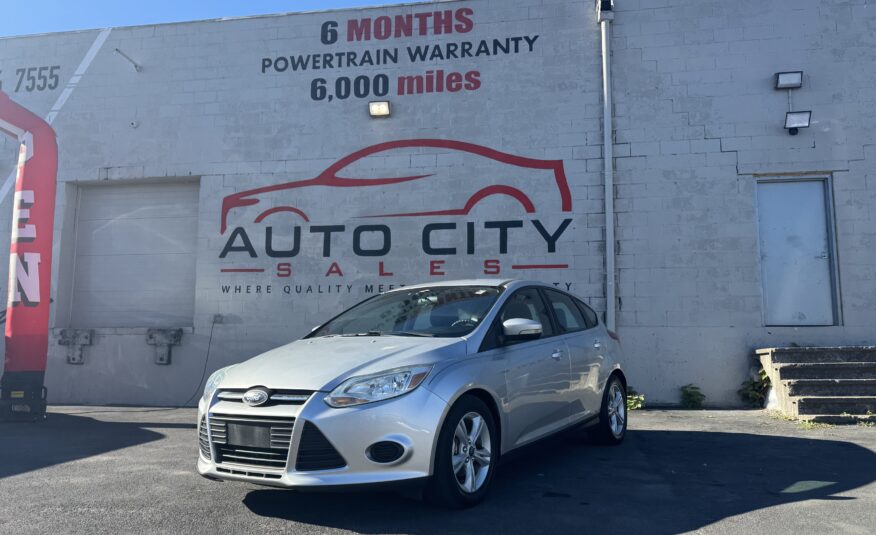 2014 Ford focus SE Hatchback 4D