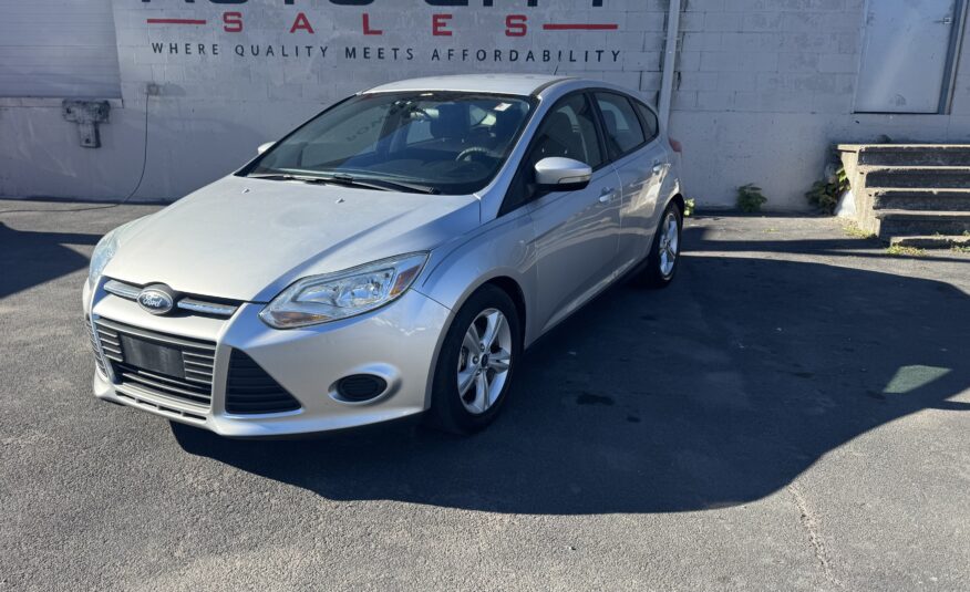 2014 Ford focus SE Hatchback 4D