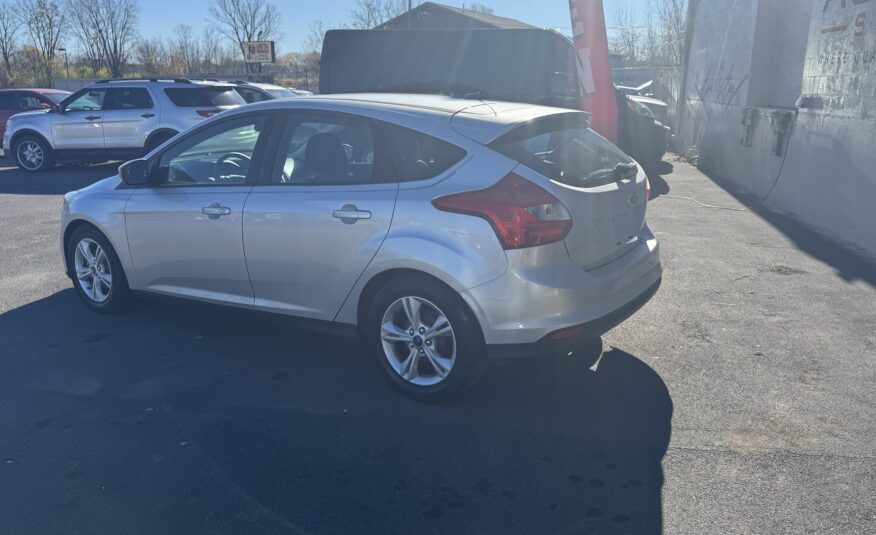 2014 Ford focus SE Hatchback 4D