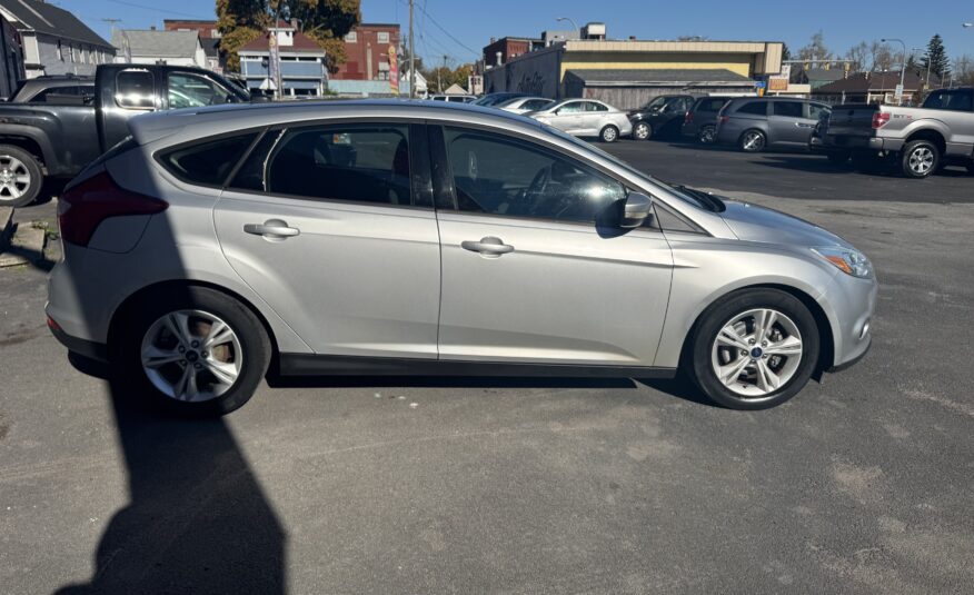 2014 Ford focus SE Hatchback 4D