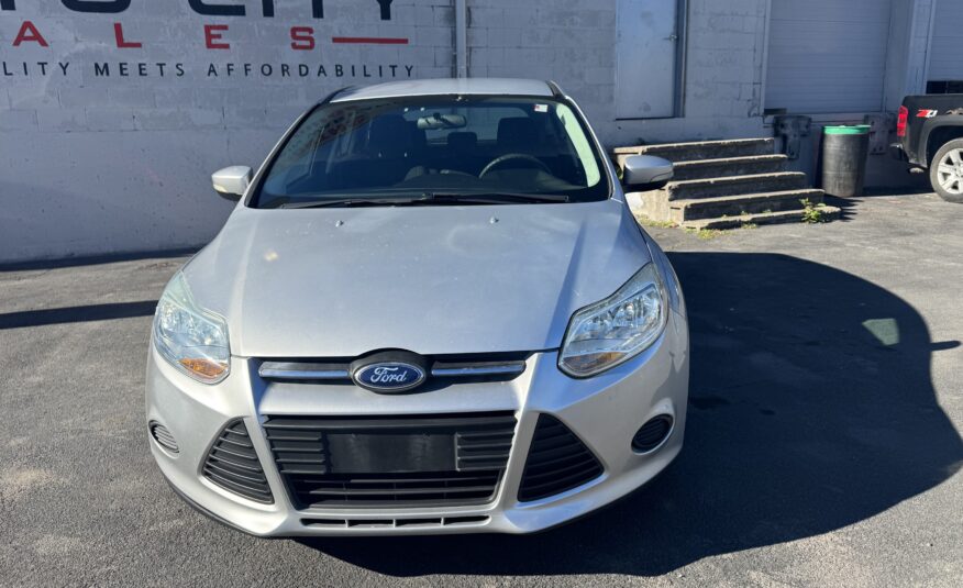 2014 Ford focus SE Hatchback 4D