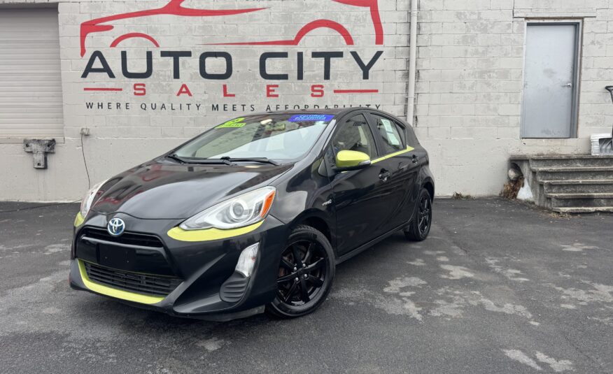 2016 Toyota prius c Persona Series Hatchback 4D