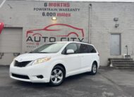 2011 Toyota sienna LE Minivan 4D