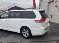 2011 Toyota sienna LE Minivan 4D