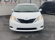 2011 Toyota sienna LE Minivan 4D