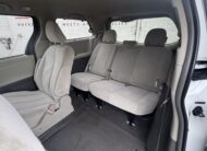 2011 Toyota sienna LE Minivan 4D