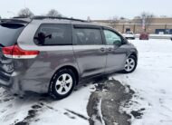 2011 Toyota sienna LE Minivan 4D