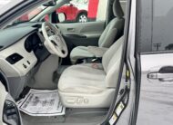 2011 Toyota sienna LE Minivan 4D