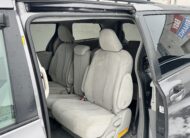 2011 Toyota sienna LE Minivan 4D