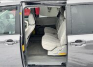 2011 Toyota sienna LE Minivan 4D