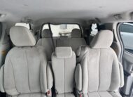 2011 Toyota sienna LE Minivan 4D