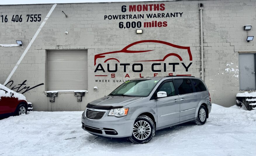 2013 Chrysler town & country Touring-L Minivan