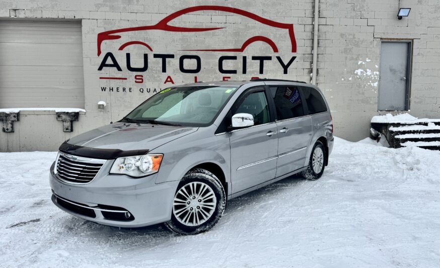 2013 Chrysler town & country Touring-L Minivan