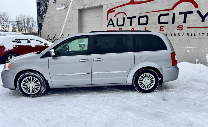 2013 Chrysler town & country Touring-L Minivan