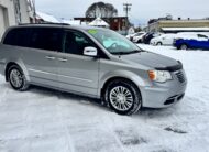 2013 Chrysler town & country Touring-L Minivan