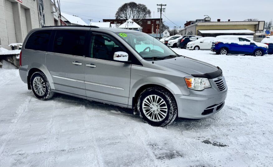 2013 Chrysler town & country Touring-L Minivan