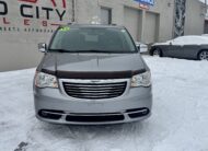 2013 Chrysler town & country Touring-L Minivan