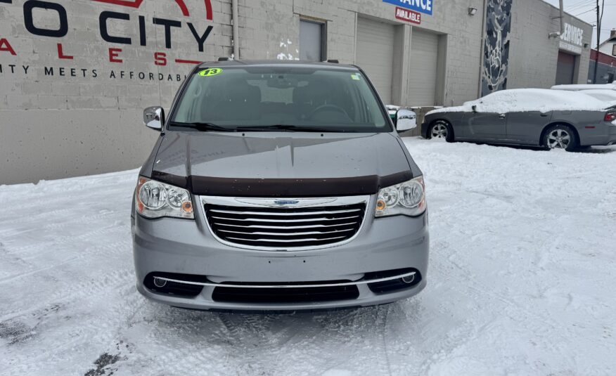 2013 Chrysler town & country Touring-L Minivan